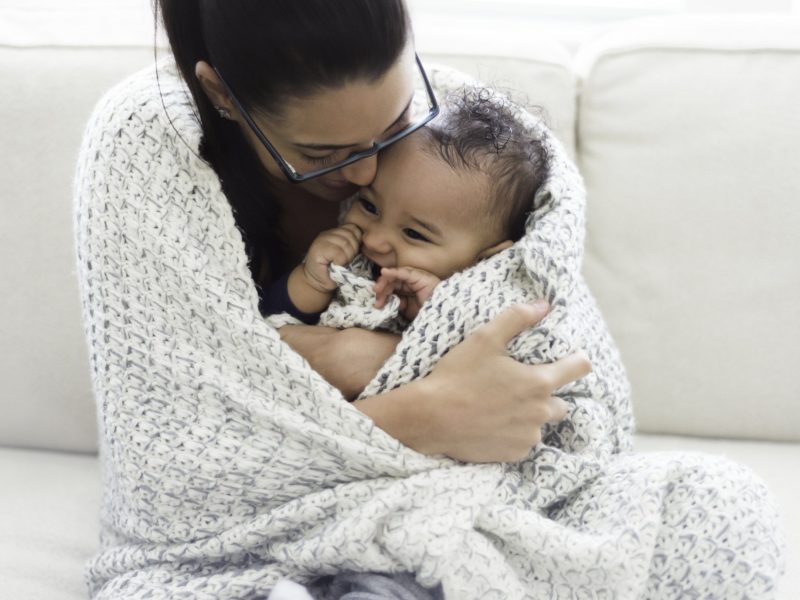 Combattre le mal de dents des bébés avec un anneau de dentition.